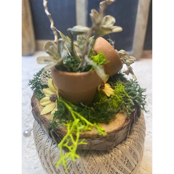 Handcrafted Crochet Garden Pin – Vintage-Inspired Cottagecore Decor - Picture 5 of 6